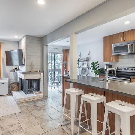 Updated Whistler Creek Studio With Parking Вістлер Екстер'єр фото
