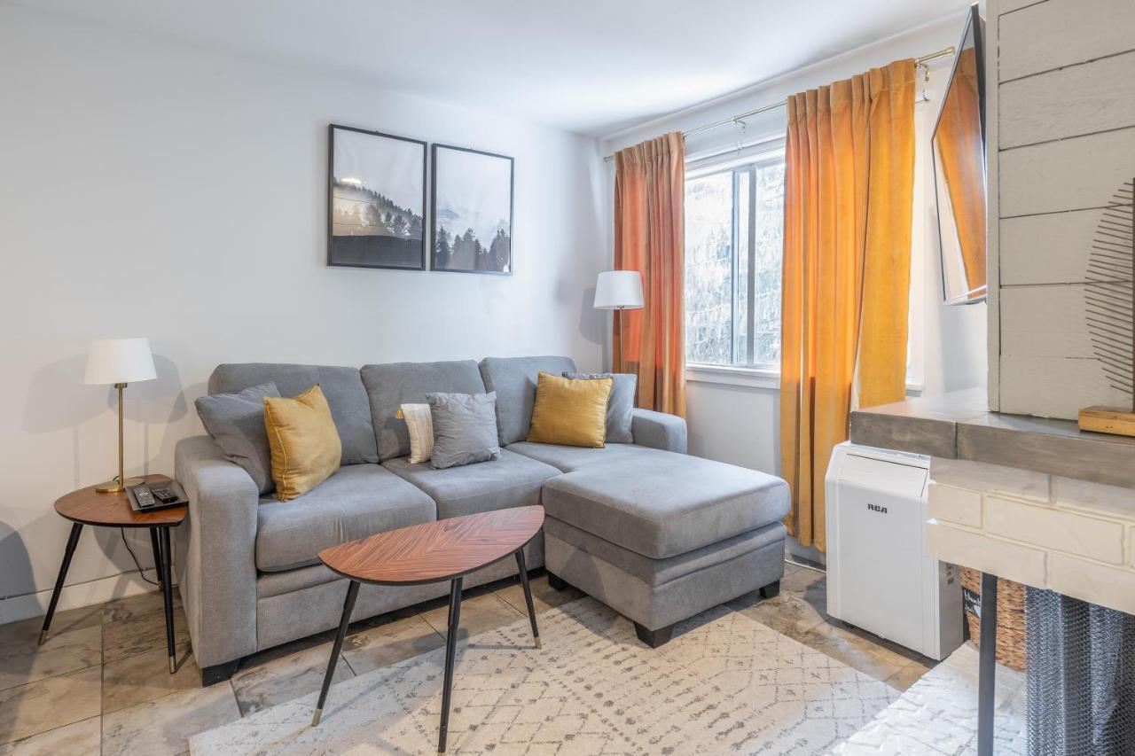 Updated Whistler Creek Studio With Parking Вістлер Екстер'єр фото