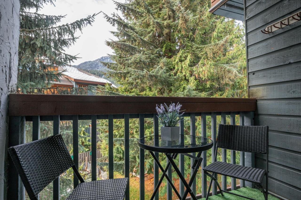 Updated Whistler Creek Studio With Parking Вістлер Екстер'єр фото